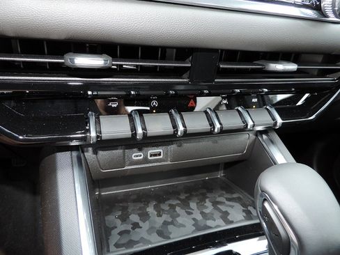 New 2026 GMC Canyon Elevation w/ Convenience Package RWD image 18