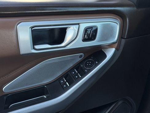 Used 2022 Ford Explorer King Ranch w/ Technology Package image 24