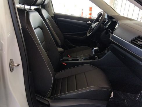 Certified 2023 Volkswagen Jetta SE FWD image 9