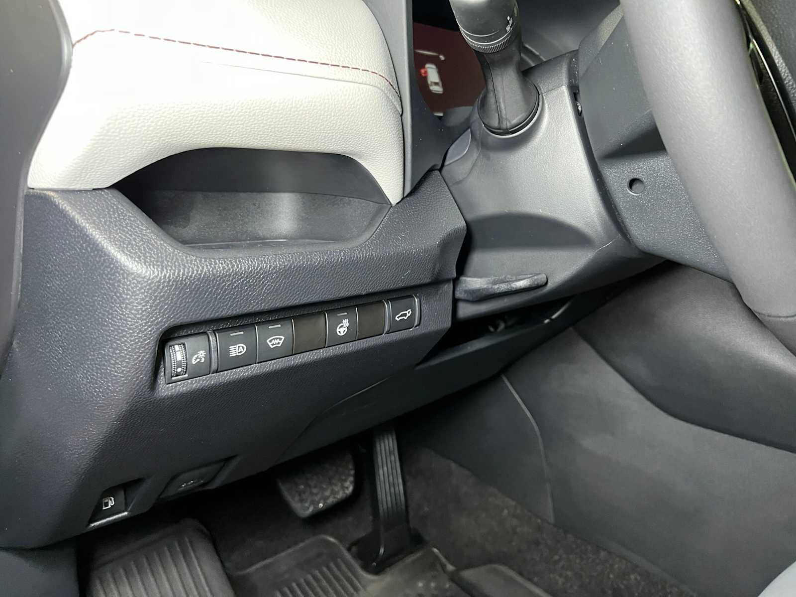 Used 2024 Toyota RAV4 XLE Premium w/ Weather Package AWD/4WD image 27