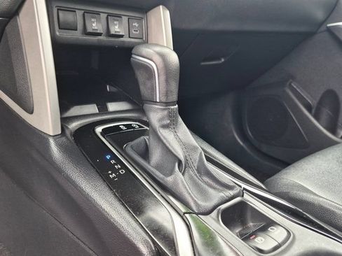 Used 2025 Toyota Corolla Cross XLE AWD/4WD image 20