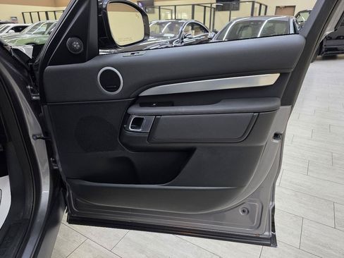 Used 2020 Land Rover Discovery Landmark AWD/4WD image 46