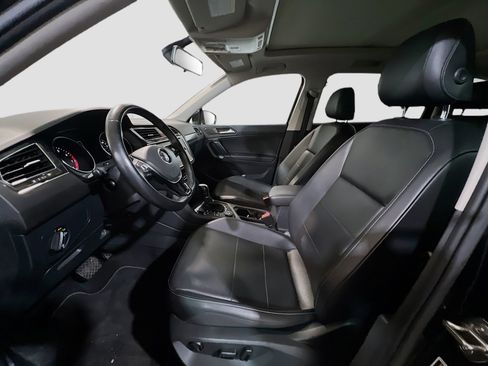 Used 2018 Volkswagen Tiguan SE w/ Panoramic Sunroof Package image 14