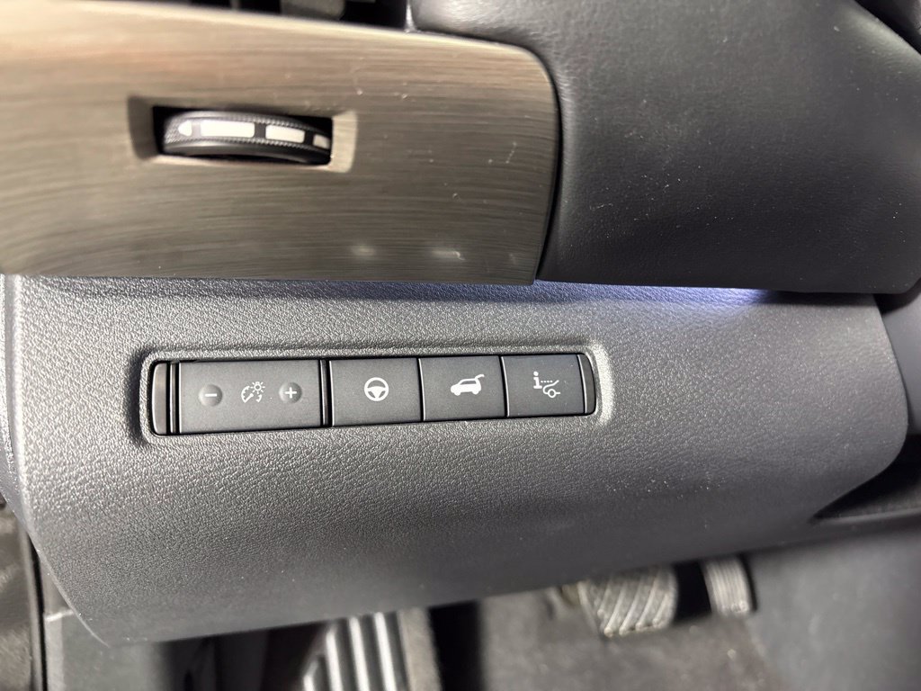 Used 2023 Nissan Pathfinder Platinum w/ Cargo Package AWD/4WD image 31