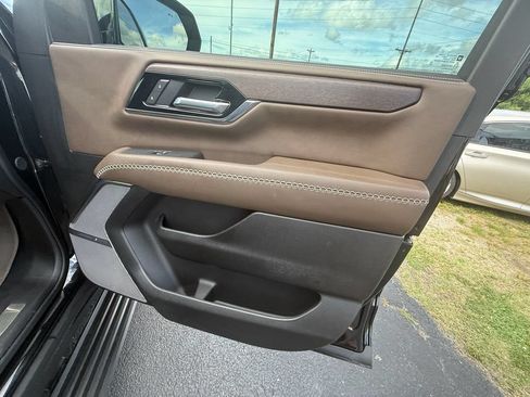 Used 2025 GMC Yukon XL Denali Ultimate w/ LPO, Floor Liner Package AWD/4WD image 24