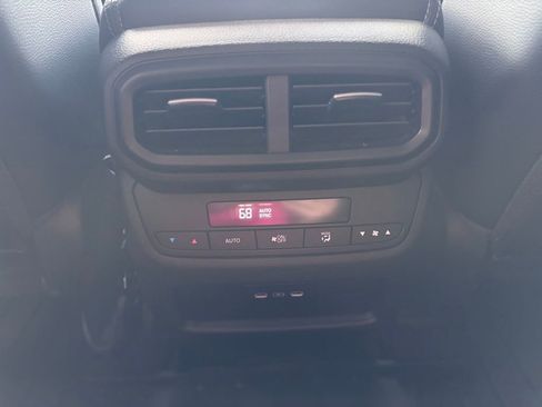 Used 2025 Honda Pilot Touring image 17