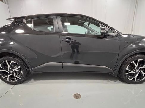 Used 2018 Toyota C-HR XLE FWD image 5