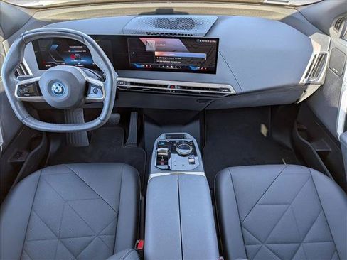 Used 2024 BMW iX xDrive50 w/ Premium Package AWD/4WD image 17