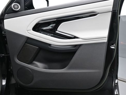 Used 2023 Land Rover Range Rover Evoque SE image 24