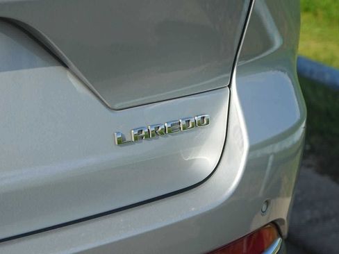 Used 2024 Jeep Grand Cherokee Laredo RWD image 8