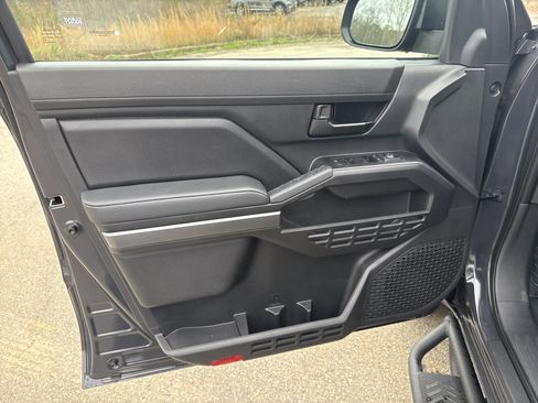 Used 2025 Toyota Tacoma SR5 image 10