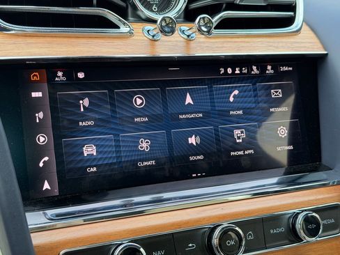 Used 2023 Bentley Bentayga image 24