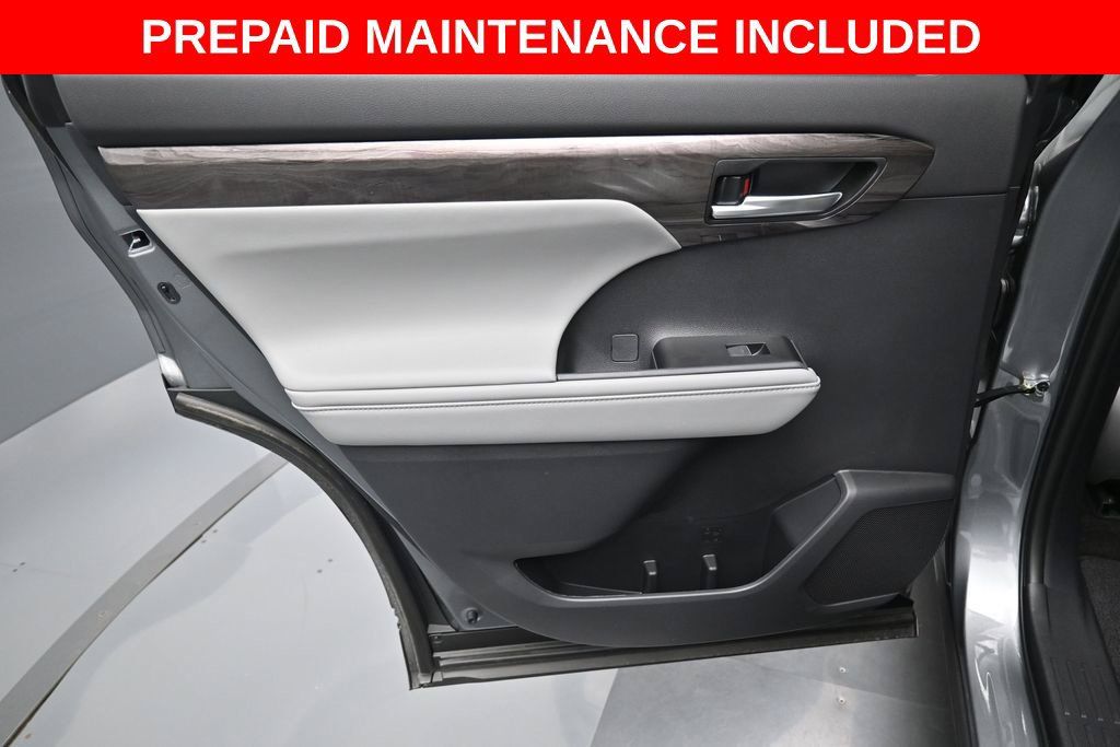 Certified 2026 Toyota Highlander Platinum AWD/4WD image 31