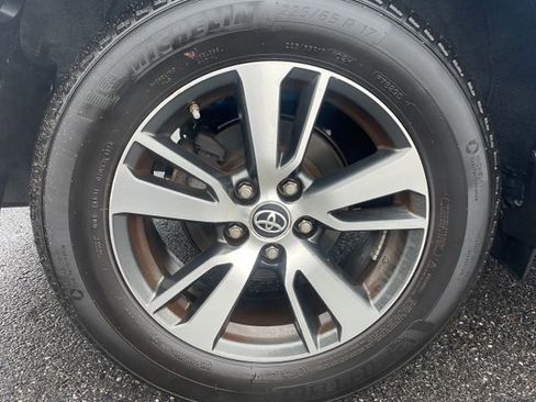 Used 2018 Toyota RAV4 XLE image 22