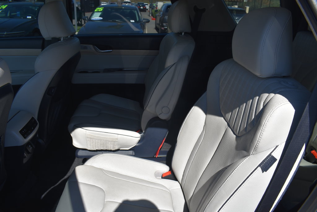 Certified 2023 Hyundai Palisade Limited FWD image 17