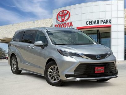 Used 2025 Toyota Sienna LE