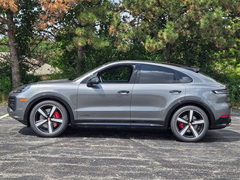 New 2025 Porsche Cayenne GTS image 2