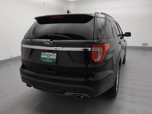 Used 2018 Ford Explorer XLT image 7