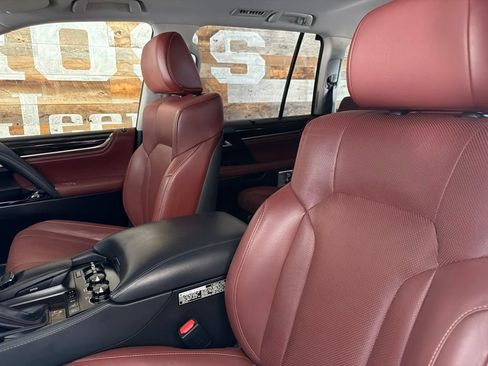 Used 2019 Lexus LX 570 4WD w/ Luxury Package image 9