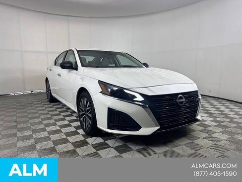 Used 2025 Nissan Altima 2.5 SV FWD image 4