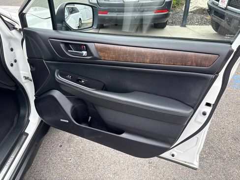 Used 2017 Subaru Outback 3.6R Limited image 25