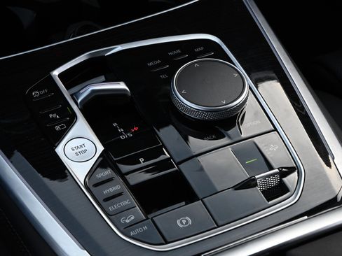 Certified 2025 BMW X5 xDrive50e w/ M Sport Package image 25