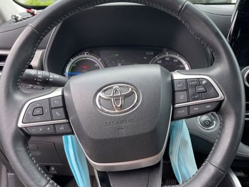 Used 2023 Toyota Highlander LE AWD/4WD image 10