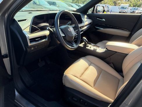 Used 2024 Cadillac XT4 Luxury FWD image 12