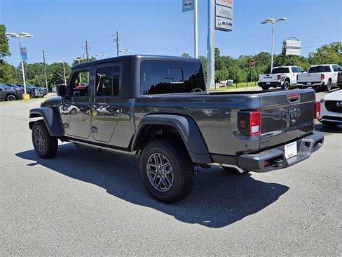 New 2025 Jeep Gladiator Sport image 10