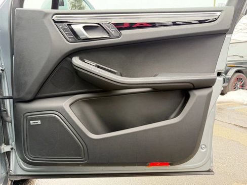 Used 2021 Porsche Macan image 24