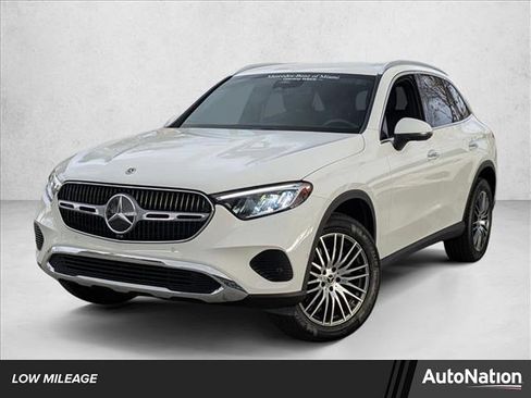 Used 2026 Mercedes-Benz GLC 300 image 1