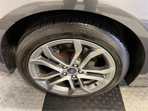 Used 2017 Ford Fusion SE image 14