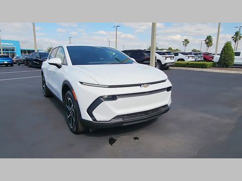 New 2026 Chevrolet Equinox EV LT image 24