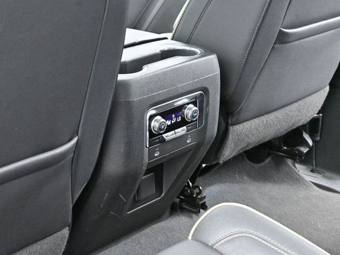 Used 2022 GMC Yukon XL SLT AWD/4WD image 33