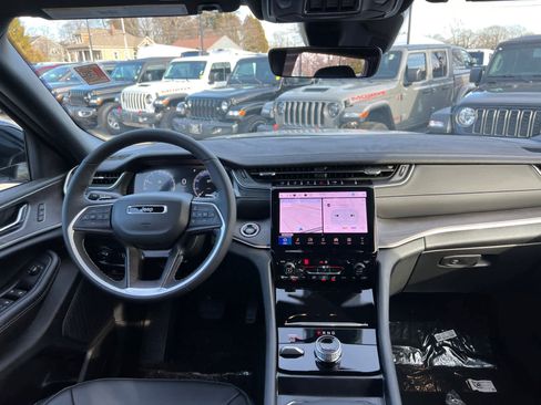 New 2025 Jeep Grand Cherokee L Limited w/ Black Appearance Package image 35