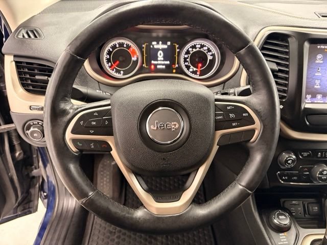 Used 2016 Jeep Cherokee Latitude w/ Comfort & Convenience Group AWD/4WD image 16