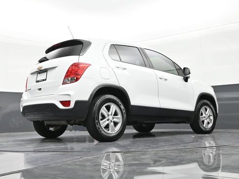 Used 2021 Chevrolet Trax LS AWD/4WD image 24