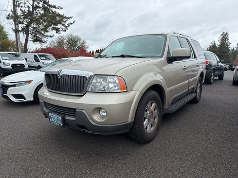 Used 2004 Lincoln Navigator Luxury image 1