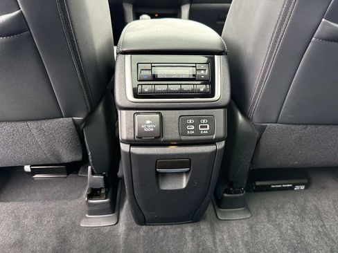 Used 2024 Subaru Ascent Touring w/ Popular Package #2 AWD/4WD image 19