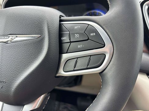 Used 2023 Chrysler Voyager LX FWD image 25