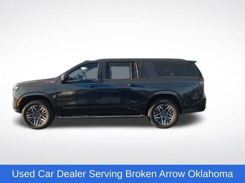 Used 2025 Chevrolet Suburban Z71 image 4