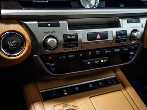 Used 2018 Lexus ES 350 w/ Luxury Package w/Wood Trim FWD image 35
