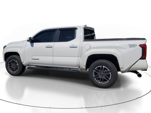 Used 2024 Toyota Tacoma TRD Sport w/ TRD Sport Upgrade Package AWD/4WD image 4