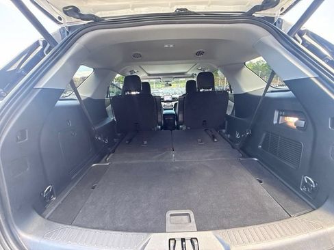 Used 2023 Ford Explorer XLT w/ Equipment Group 202A AWD/4WD image 9