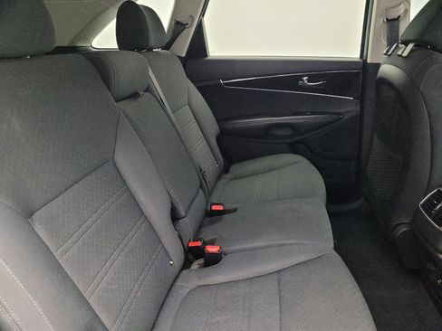 Used 2020 Kia Sorento LX image 19