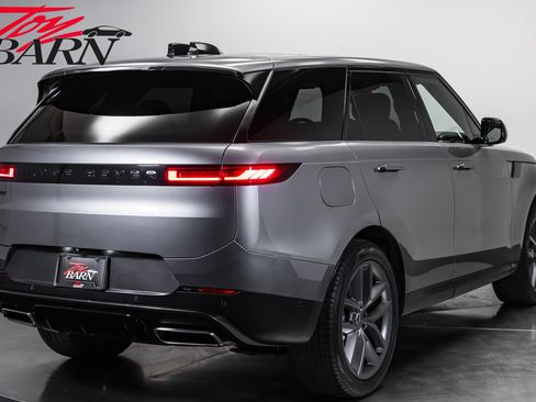 Used 2025 Land Rover Range Rover Sport SE AWD/4WD image 5