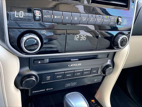 Used 2023 Lexus GX 460 Premium w/ Accessory Package AWD/4WD image 15