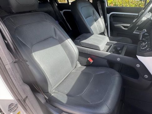 Used 2023 Land Rover Defender 110 S image 8