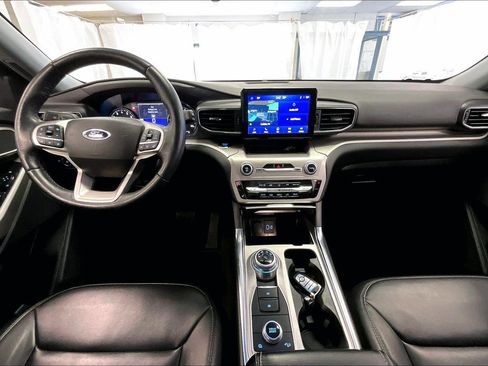 Certified 2022 Ford Explorer XLT w/ Equipment Group 202A image 14