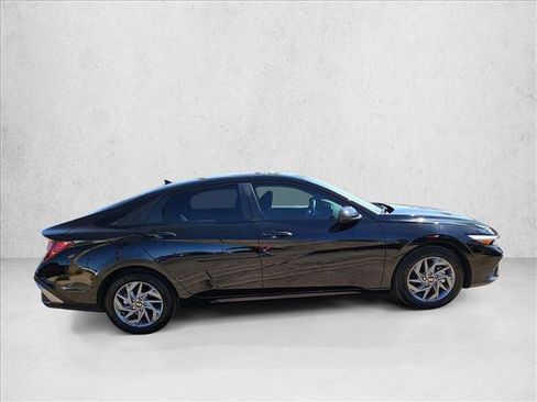 Certified 2024 Hyundai Elantra SEL image 4